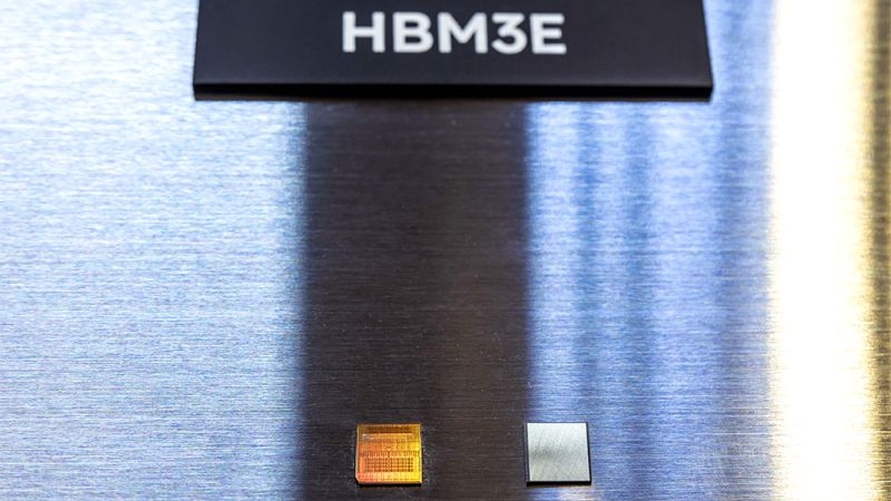 SK hynix запустит массовое производство 12-слойных стеков памяти HBM3E в этом месяце