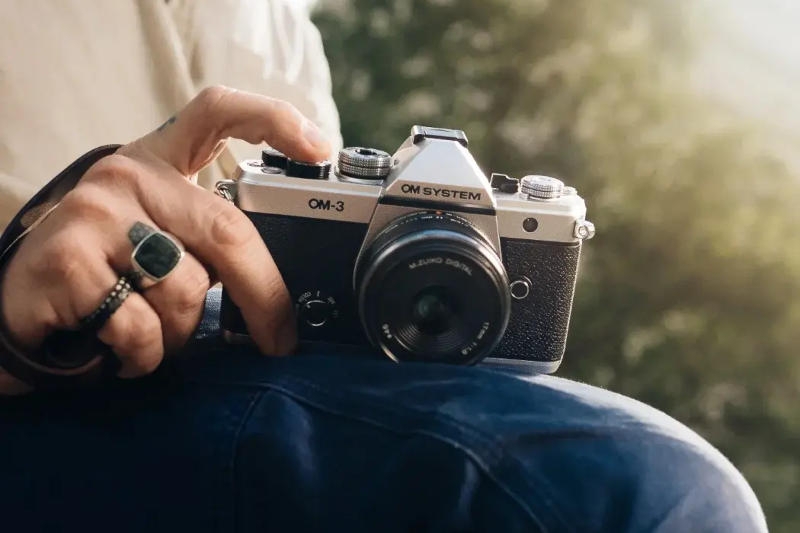 Представлен беззеркальный фотоаппарат OM-3 с дизайном 50-летней давности и ИИ за $2000